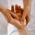 Как делать массаж пальцев рук?